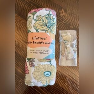 LifeTree Floral Muslin Swaddle Blanket and Bow‎
